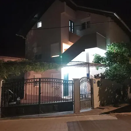 Ivan Apartman Vinisce