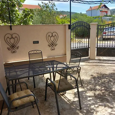 Ivan Apartman Vinisce
