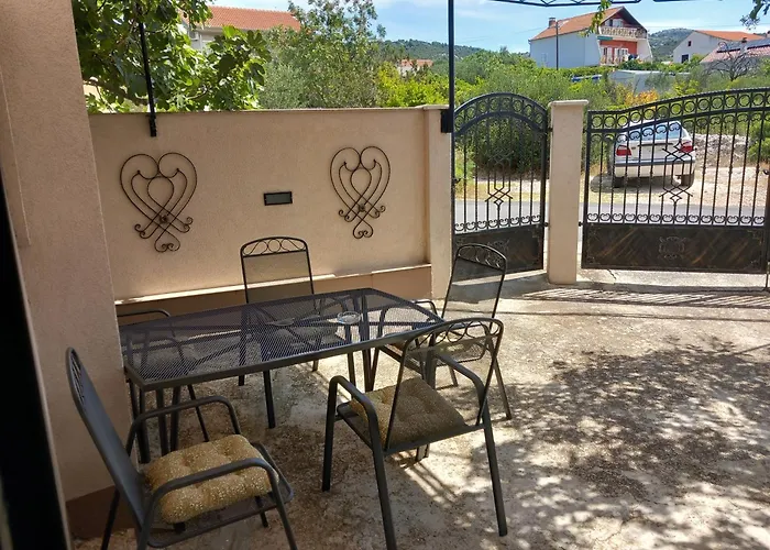 Ivan Apartman Vinisce